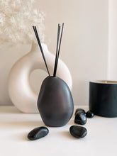 Load image into Gallery viewer, Reed Diffuser in black ceramic vase