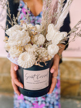 Load image into Gallery viewer, Floral candle arrangement - Large