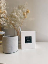 Load image into Gallery viewer, Smells like Berry - concrete jar candle
