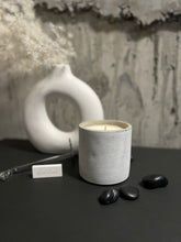 Load image into Gallery viewer, Smells like Berry - concrete jar candle