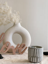 Load image into Gallery viewer, Smells like Delight - concrete candle