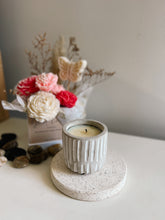 Load image into Gallery viewer, Smells like Lime - concrete jar candle