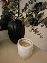 Load image into Gallery viewer, Smells like Champagne - concrete jar candle