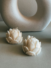 Load image into Gallery viewer, Lotus - sculpture candle